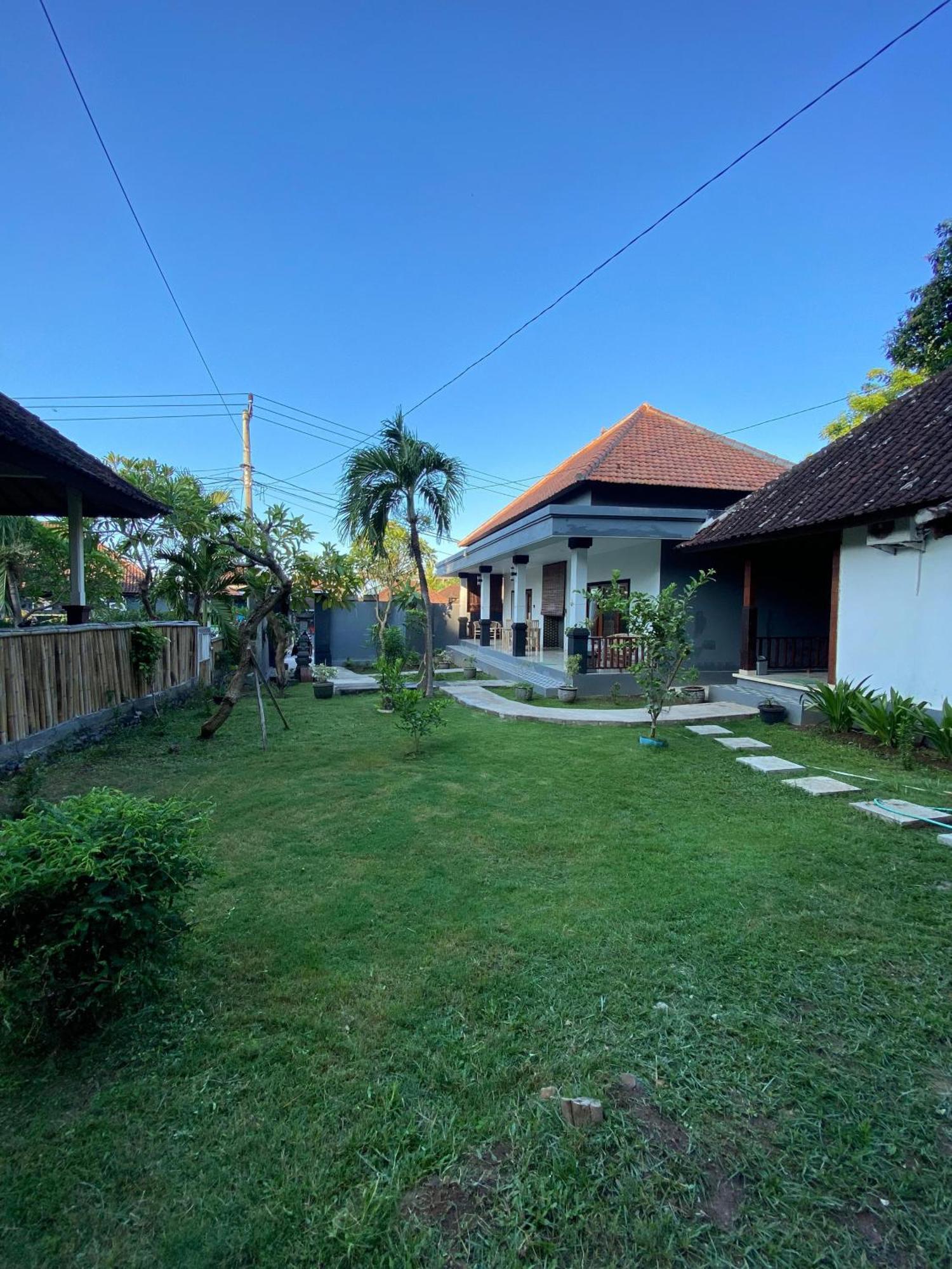 Coconut Beach Bungalows & Warung 2 Amed  Exterior photo